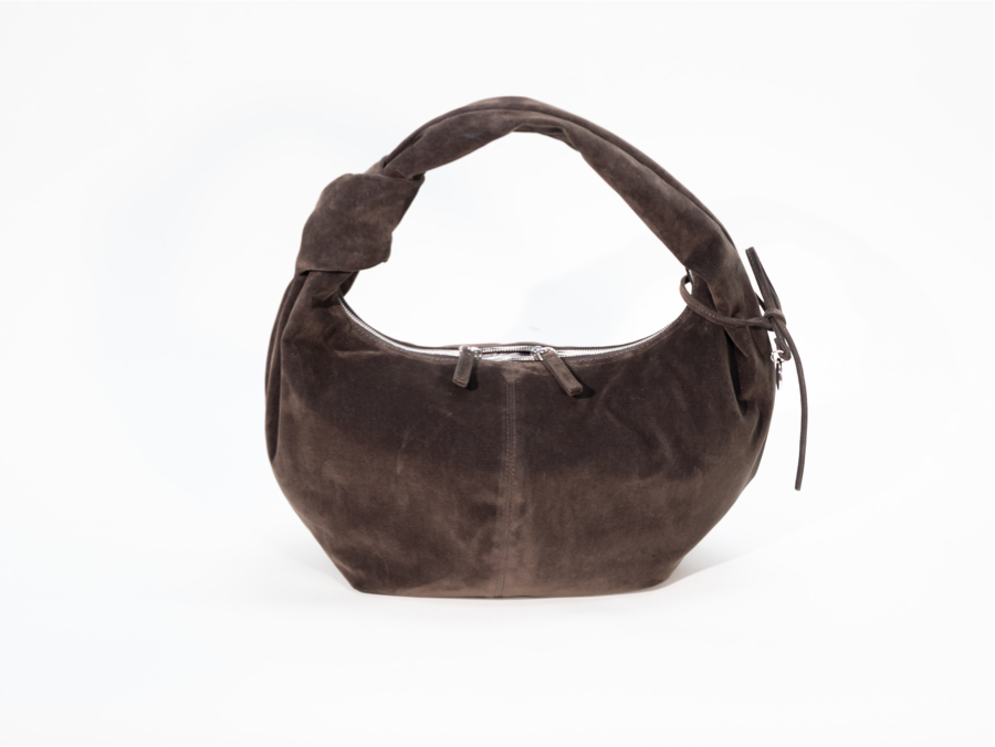 Por que a bolsa de bolinho de camurça vintage é uma escolha popular da moda nesta temporada?