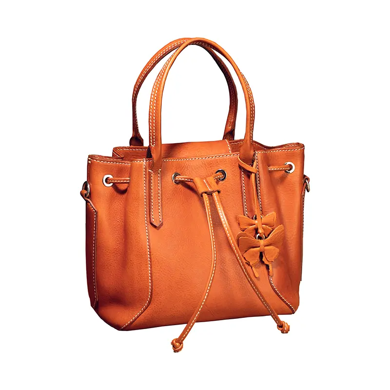 Bolsa de couro curtido vegetal com cordão